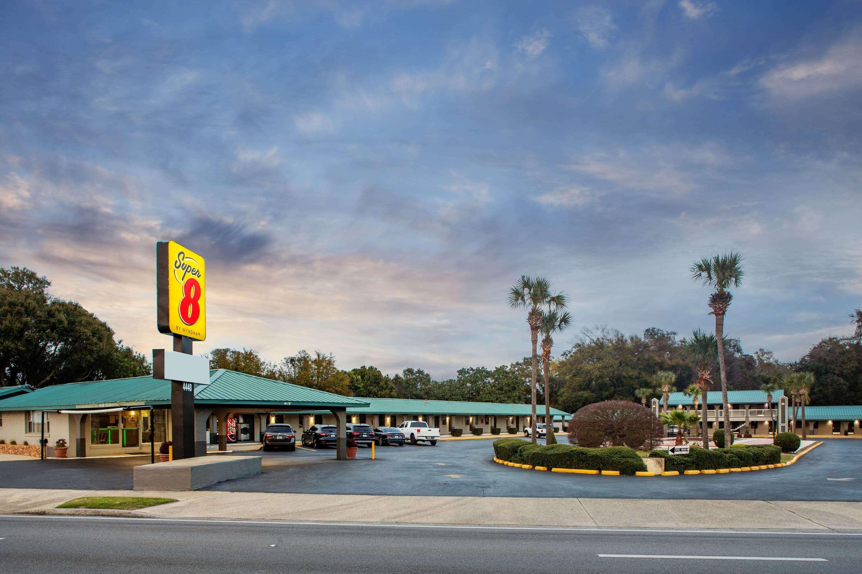 Super 8 By Wyndham Pensacola Nas Area Motel Beach Haven Exterior foto