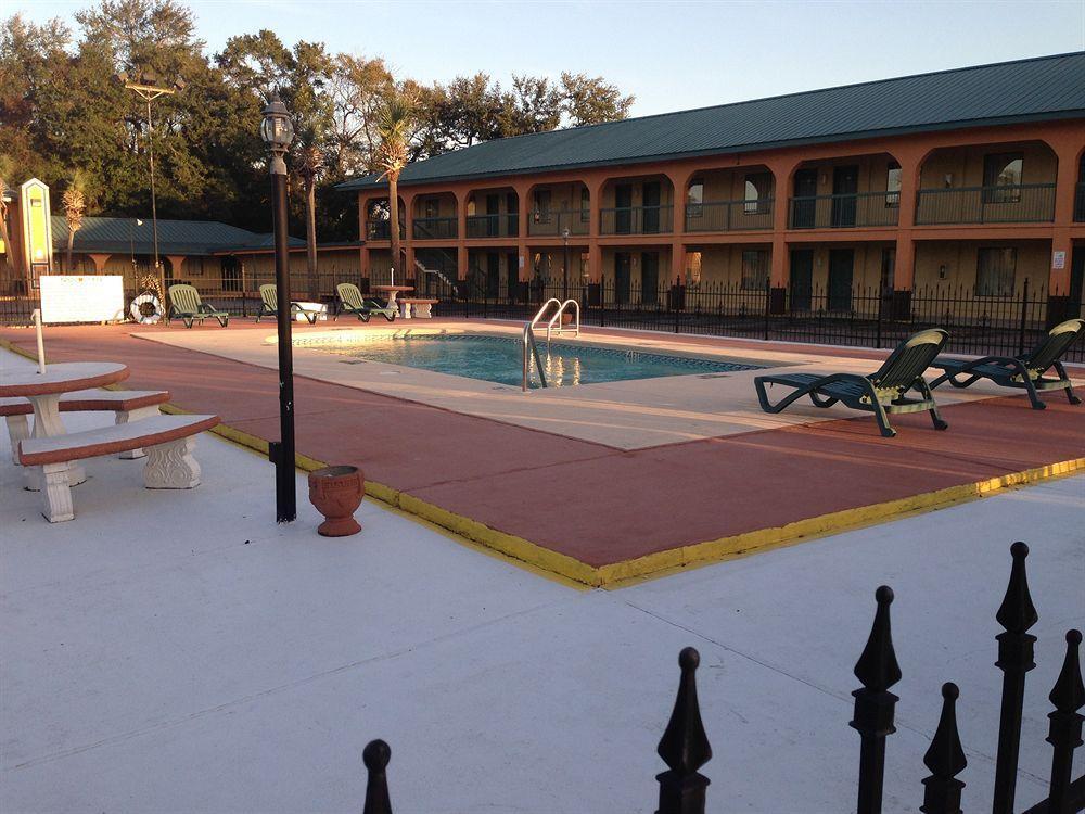 Super 8 By Wyndham Pensacola Nas Area Motel Beach Haven Exterior foto