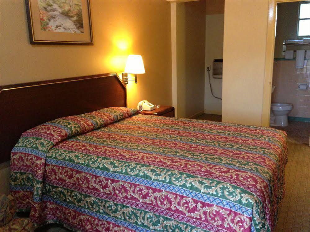Super 8 By Wyndham Pensacola Nas Area Motel Beach Haven Exterior foto